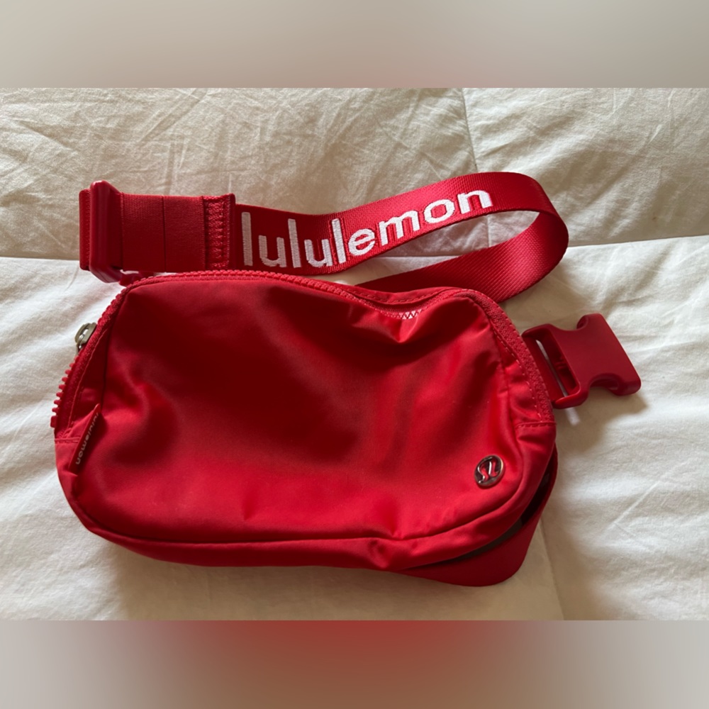 *exclusive* red lululemon educator everywhere belt bag